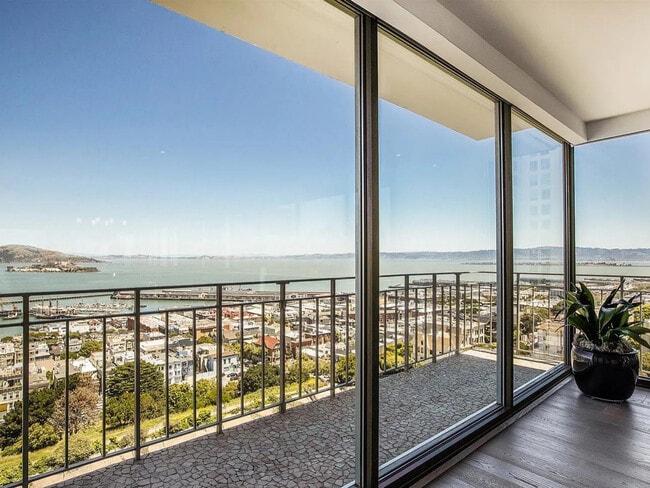 1080 Chestnut St in San Francisco, CA - Building Photo - Building Photo