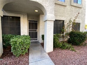4872 Nara Vista Way in Las Vegas, NV - Building Photo - Building Photo