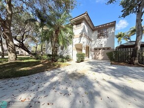 10661 NW 17th Pl in Plantation, FL - Building Photo - Building Photo