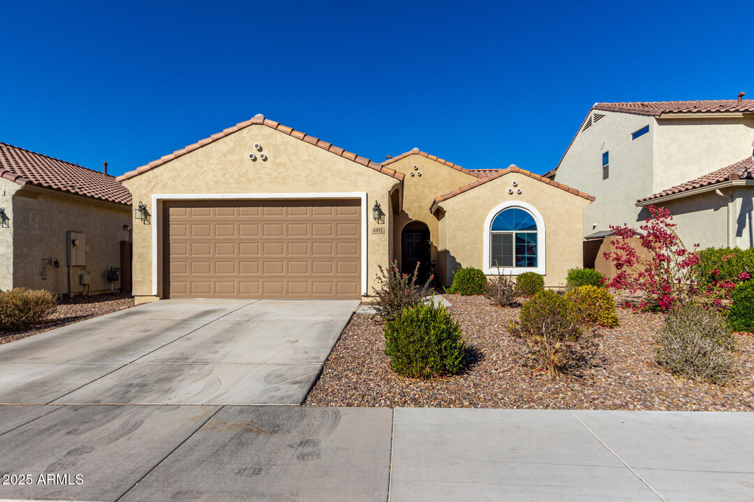 6492 W Sonoma Way in Florence, AZ - Building Photo