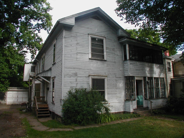 1076 Liberty St in Meadville, PA - Building Photo