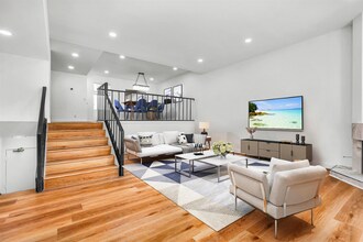 4425 Alla Rd in Marina Del Rey, CA - Building Photo - Building Photo