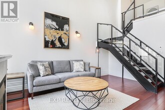 250-250 Manitoba St in Toronto, ON - Building Photo - Building Photo