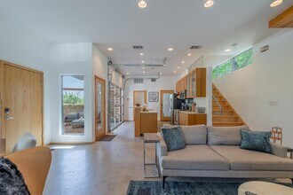 2801 Oak Crest Ave in Austin, TX - Foto de edificio - Building Photo