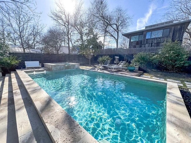 property at 1304 Oxford Ave