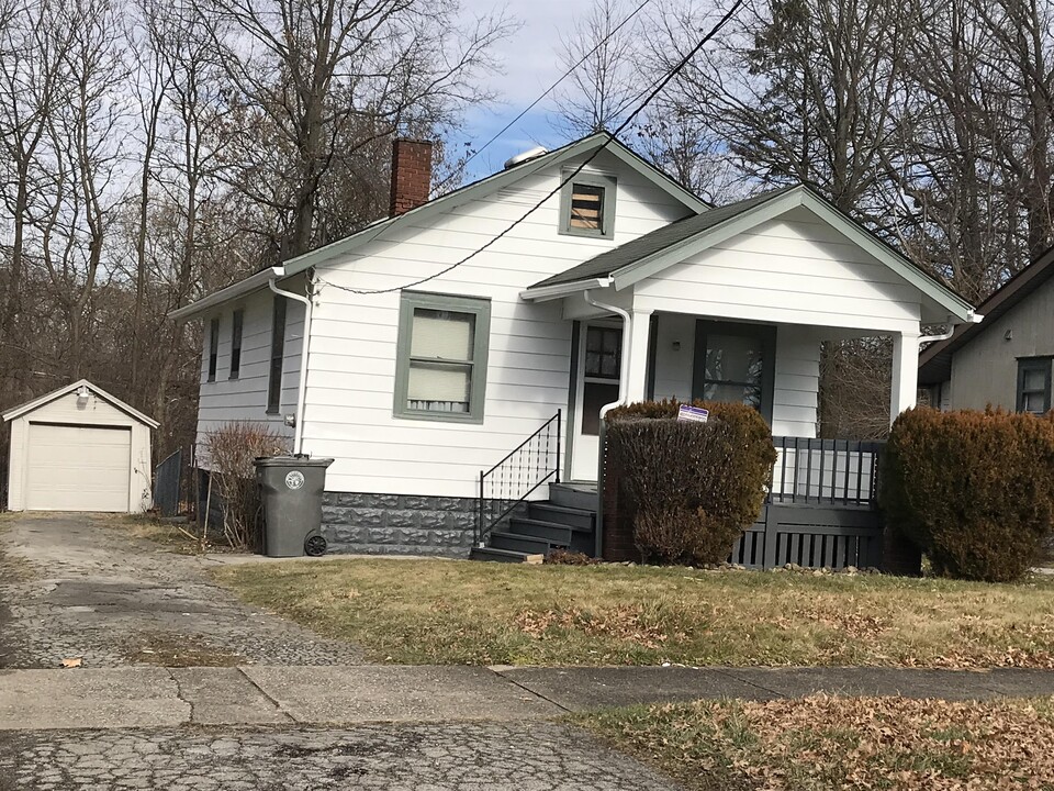 624 W Dewey Ave in Youngstown, OH - Building Photo