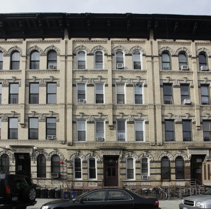 940 Kent Ave in Brooklyn, NY - Building Photo