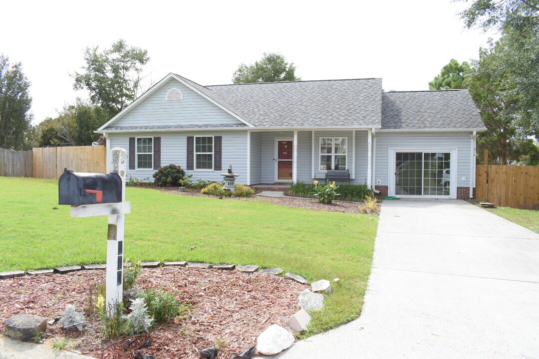 210 Hepworth Way in Wilmington, NC - Building Photo