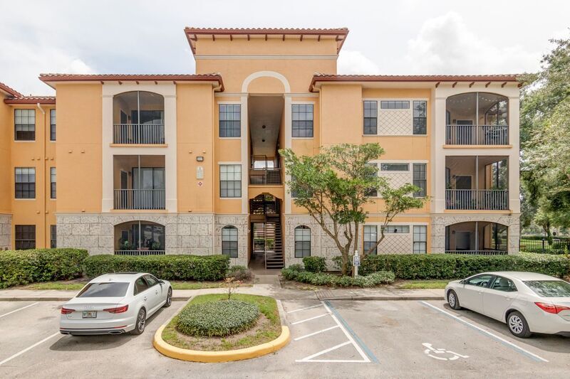 6157 Metrowest Blvd in Orlando, FL - Building Photo