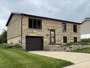 3428 Dove St in Dubuque, IA - Building Photo - Building Photo