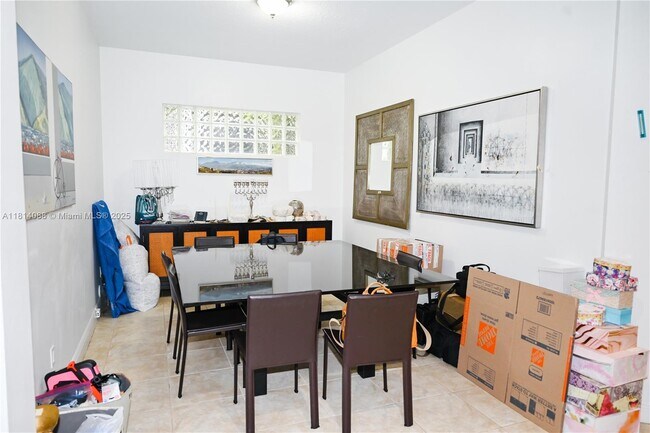 1621 Diplomat Dr in Miami, FL - Building Photo - Building Photo