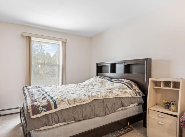 937 W Heritage Ct, Unit 201 in Mequon, WI - Foto de edificio - Building Photo