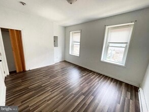 2952 Kensington Ave in Philadelphia, PA - Building Photo - Building Photo
