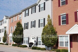 1125 N Byrne Rd in Toledo, OH - Building Photo