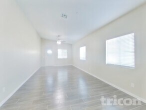 4411 S 19th St in Phoenix, AZ - Foto de edificio - Building Photo