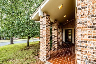 422 River Oaks Dr in Huntsville, TX - Building Photo