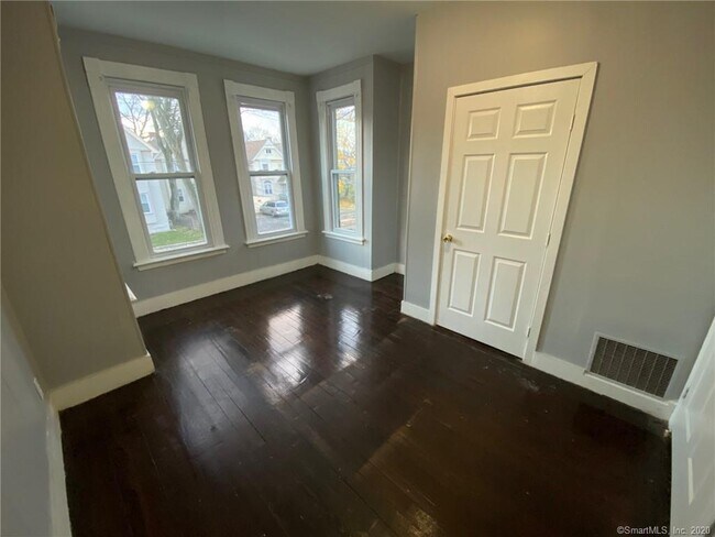 199 English St-Unit -2 in New Haven, CT - Building Photo - Building Photo