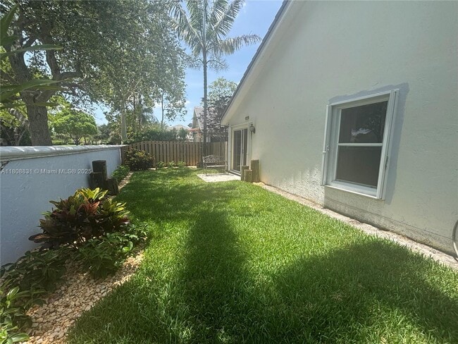 9366 Arborwood Cir in Davie, FL - Building Photo - Building Photo