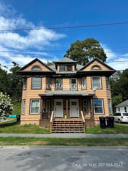 101 Sanford St in Bangor, ME - Foto de edificio