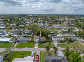 403 48th Street Ct W in Palmetto, FL - Foto de edificio - Building Photo