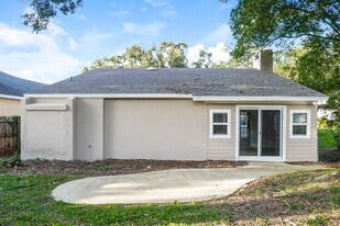 4 Orange Blossom Dr in Eustis, FL - Building Photo
