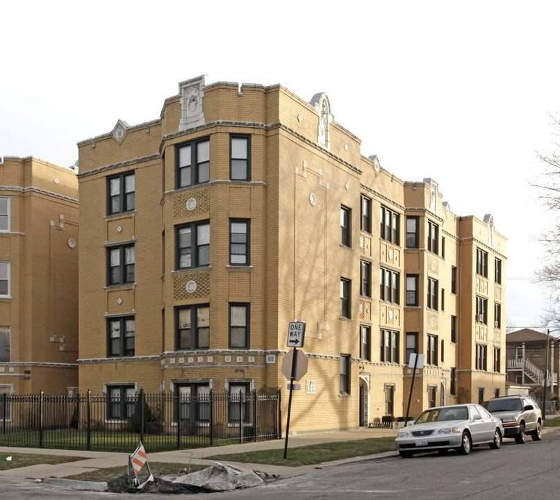 6101 N Claremont Ave in Chicago, IL - Building Photo