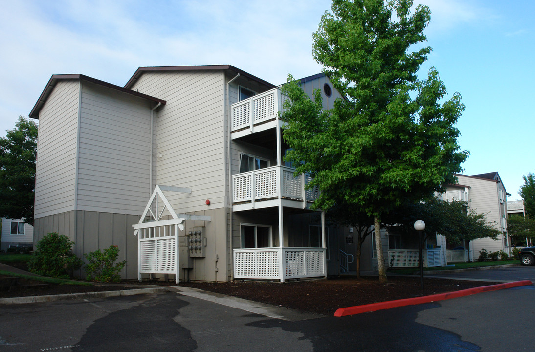 Parkway Village Apartments in Salem, OR - Building Photo