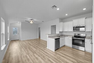 18316 Stellers Sea St in Elgin, TX - Building Photo - Building Photo