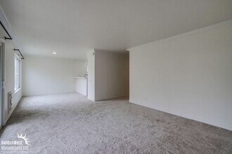 8650 Via Mallorca in San Diego, CA - Building Photo - Building Photo