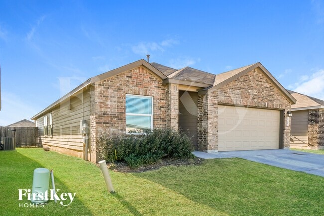 1252 Treehouse Ln, Unit 302 in New Braunfels, TX - Foto de edificio - Building Photo