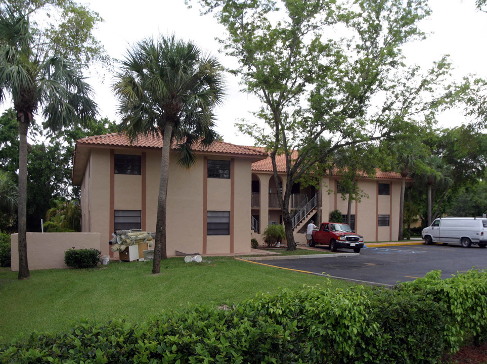 11571 Royal Palm Blvd in Coral Springs, FL - Foto de edificio