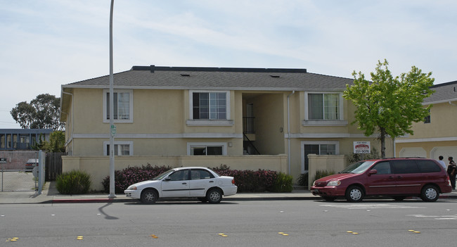 3800 Macdonald Ave in Richmond, CA - Foto de edificio - Building Photo