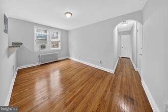 4703 Ravenswood Rd in Riverdale Park, MD - Building Photo - Building Photo