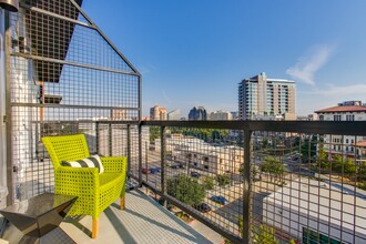 Bell Katy Trail in Dallas, TX - Foto de edificio - Building Photo