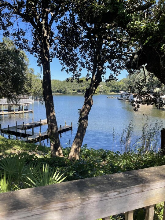 60 Bayou Dr in Fort Walton Beach, FL - Foto de edificio