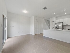 1533 SE 27th Rd in Homestead, FL - Building Photo - Building Photo