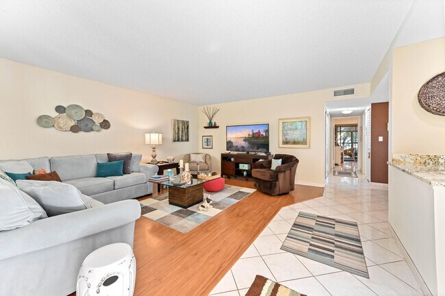 15217 Lakes of Delray Blvd in Delray Beach, FL - Building Photo - Building Photo