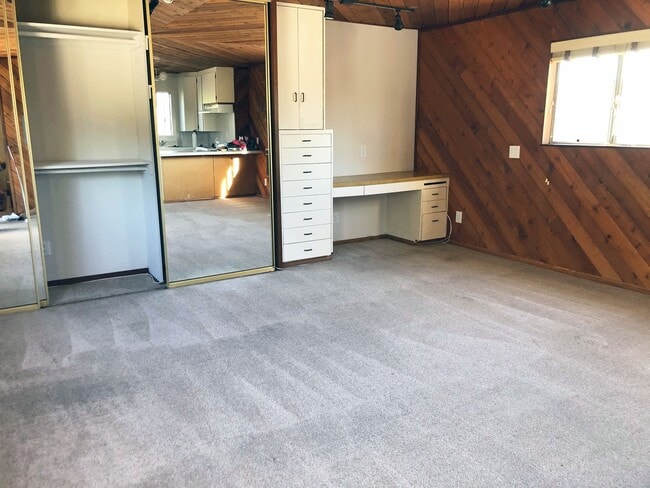 5830 Appian Way in Long Beach, CA - Building Photo - Building Photo