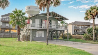 16510 Blackbeard Rd in Jamaica Beach, TX - Building Photo