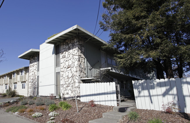 674 Lincoln Ave in Napa, CA - Foto de edificio - Building Photo