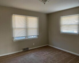 6910 Noble Dr in Hazelwood, MO - Building Photo - Building Photo