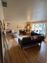 10616 Oak Pl in Fairfax, VA - Building Photo - Building Photo