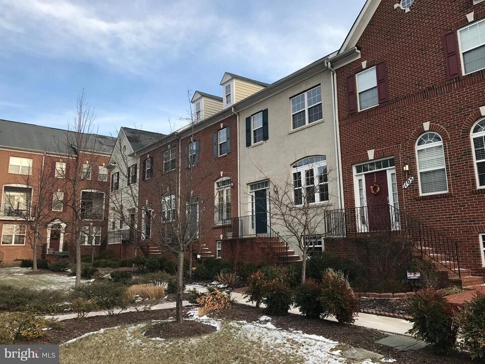 1107 Gaither Rd in Rockville, MD - Building Photo