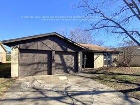 340 NW Summercrest Blvd in Burleson, TX - Building Photo