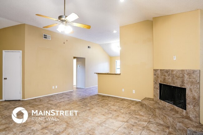 2605 Poplar Spring Rd in Fort Worth, TX - Foto de edificio - Building Photo