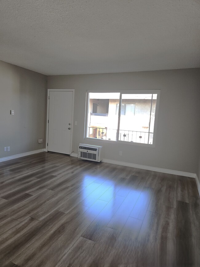 8936 Cedros Ave in Panorama City, CA - Building Photo - Building Photo