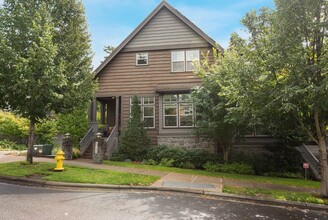 10080 SW Morrison St in Portland, OR - Foto de edificio - Building Photo