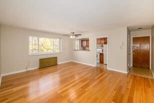 FRIENDSHIP COURT in Pittsburgh, PA - Building Photo