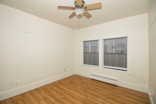 Vue De Lac Apartments in Oakland, CA - Building Photo
