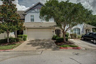 2818 GEM! Beautiful home minutes from campus! in College Station, TX - Building Photo - Building Photo